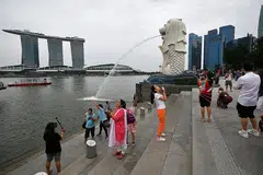 BANDAR PALING SELAMAT: (Gambar atas) Indeks Keselamatan Bandar Raya (SCI) terbitan Unit Risik Ekonomi (IEU) menyenaraikan Singapura di tangga kedua dengan Tokyo menduduki tangga teratas. Hongkong, yang dibelenggu bantahan sejak kebelakangan ini, pula merosot ke tangga ke-20. Namun menurut SCI, ini tidak ada kena-mengena dengan bantahan dan tunjuk perasaan yang sedang berlaku di wilayah itu kerana data yang digunakan itu dikumpul sebelum protes bermula. - Foto-foto AFP, fail