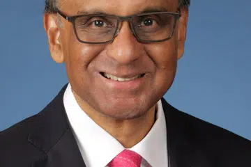 Presiden Tharman Shanmugaratnam merupakan canselor ketiga Universiti Teknologi dan Reka Bentuk Singapura (SUTD), mengambil alih daripada Dr Tony Tan yang berkhidmat dari 2012 hingga 2022. 