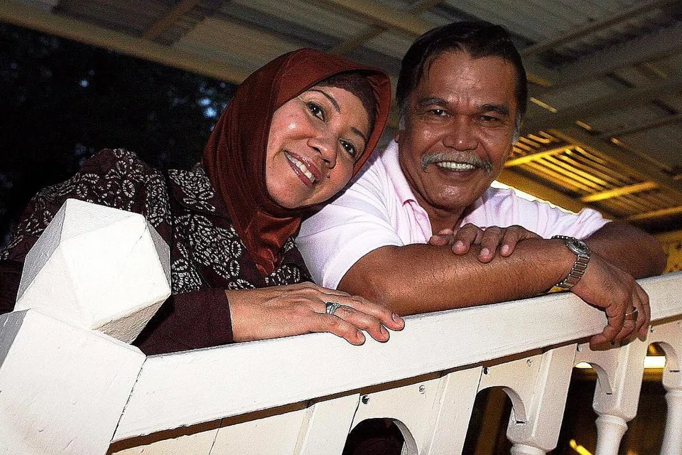 KENANGAN MANIS KELUARGA: Tahun ini merakamkan kenangan manis buat J.A. Halim sekeluarganya apabila beliau dan menantu naik pentas Pesta Perdana 2019 dengan kemenangan dalam kategori masing-masing yang dicalonkan. Sementara sang ayah menang Anugerah Pelakon Lelaki Terbaik dalam Watak Pembantu (Drama Khas/Antologi) bagi telefilem Gunting, menantunya, Fizah Nizam, meraih Anugerah Pelakon Wanita Terbaik dalam Watak Pembantu (Drama Bersiri) bagi Firasat (Musim Kedua). Bahkan isterinya, pelakon Aminah Ahmad (gambar atas), dan anak sulungnya, Nina (tiada dalam gambar) turut dicalonkan dalam anugerah tersebut. - Foto fail