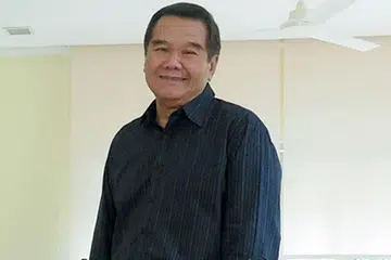 ENCIK ABDULLAH: Anggap pemilihan pemenang Anugerah Jauhari bukan setakat pengiktirafan bagi seorang lagi doktor, jurutera, peguam, malah lebih daripada itu. - Foto fail