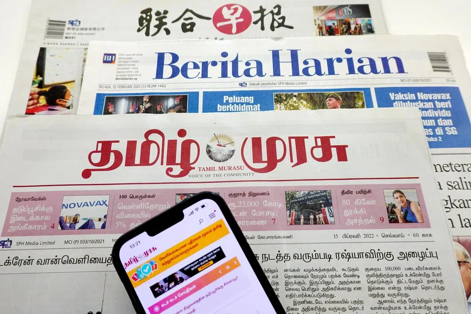 Akhbar vernakular seperti (dari atas) Lianhe Zaobao, Berita Harian and Tamil Murasu, telah memperuntukkan sumber ke arah pendigitalan agar dapat terus bertahan, kekal relevan dan menarik minat pembaca muda.