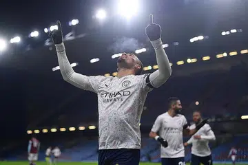 LEGA!: Pemain Manchester City Gabriel Jesus meraikan gol yang dijaringkannya menentang Burnley. City menang 2-0.- Foto REUTERS