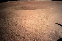 PEMANDANGAN MENAKJUBKAN: Pendaratan perayau, yakni kenderaan penyelidikan China, Chang'e-4, di bahagian jauh bulan di Kutub Selatan-Aitken Basin pada 10.26 pagi kelmarin dianggap sebagai satu pencapaian teknikal luar biasa. - Foto REUTERS