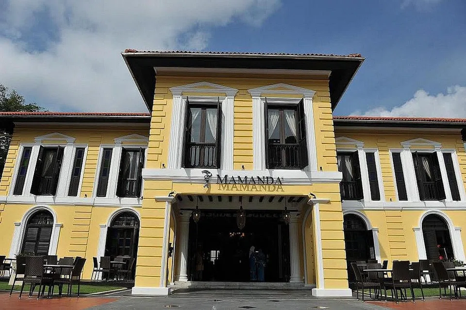 BAKAL DITUTUP: Restoran Mamanda - yang terletak di bangunan warisan yang ikonik, Gedung Kuning terpaksa mencari tempat baru, setelah beroperasi selama tujuh tahun selepas kontrak sewa restoran itu dibatalkan oleh Yayasan Warisan Melayu (MHF), iaitu pemilik bangunan di 73 Sultan Gate itu. - Foto: fail