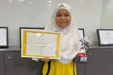 WANITA TELADAN: Mempelajari mengenai Siti Khadijah daripada ayahnya serta guru-gurunya di sekolah, Aludra tersentuh dengan pengorbanan yang telah dilakukan sepanjang kehidupannya untuk Islam. - Foto MADRASAH ALSAGOFF AL-ARABIAH