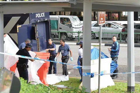 TEMPAT KEJADIAN: Inilah tempat kemalangan di Ang Mo Kio yang meragut nyawa Cik Mariam Atom, apabila beliau terperangkap di bawah bas, dan meninggal dunia di tempat kejadian. - Foto WANBAO