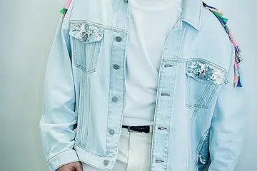 IZAT IBRAHIM: 'Battles' yang dicipta daripada pengalaman kakaknya kehilangan anak kembar tiga yang lahir tidak cukup bulan serta pengalaman Izat sendiri melalui pembedahan injap jantung yang rosak, banyak memberi motivasi dan sesuai dijadikan lagu melawan Covid-19. - Foto NUR DIYANA TAHA