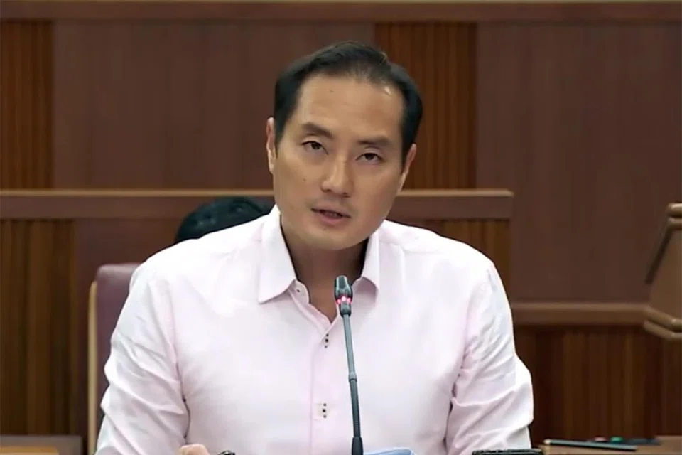 MENTERI NEGARA KANAN (PEMBANGUNAN NEGARA MERANGKAP PERHUBUGAN DAN PENERANGAN), ENCIK TAN KIAT HOW