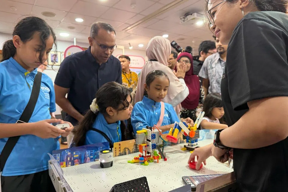 Yayasan Mendaki, Encik Feroz Akber, raikan ilmu