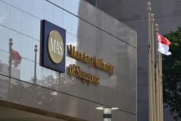 Institusi kewangan perlu mematuhi garis panduan urus niaga adil yang diselenggarakan Penguasa Kewangan Singapura (MAS).