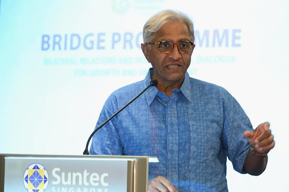 Semasa berucap pada majlis makan malam sempena pelancaran Program Hubungan Dua Hala dan Dialog Antara Budaya bagi Pertumbuhan dan Pemerkasaan (BRIDGE), yang diadakan di Pusat Konvensyen Suntec City pada 12 Januari, Pengerusi Yayasan Antarabangsa Singapura (SIF), Encik Janadas Devan menekankan kepentingan kepimpinan belia dalam mengharungi perbezaan, menangani polarisasi, dan membentuk masyarakat yang lebih inklusif. 