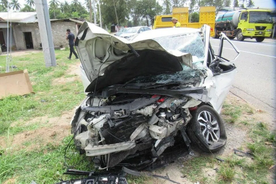 Kereta jenis Honda City yang dinaiki tiga lelaki dikehendaki polis terbabit dalam kemalangan di Jalan Kuala Terengganu-Kuantan dekat Kampung Alor Tuman, Marang.