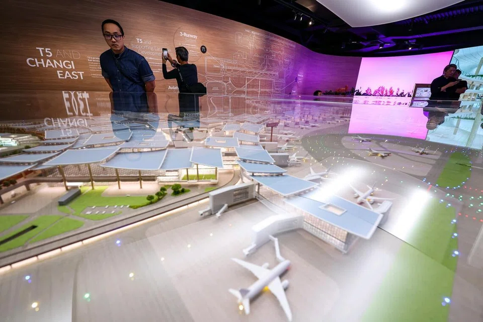 SELAMI SEJARAH: Pengunjung boleh menyelami sejarah dan hala tuju masa depan Lapangan Terbang Changi melalui pameran yang dibahagikan kepada lima zon ini.