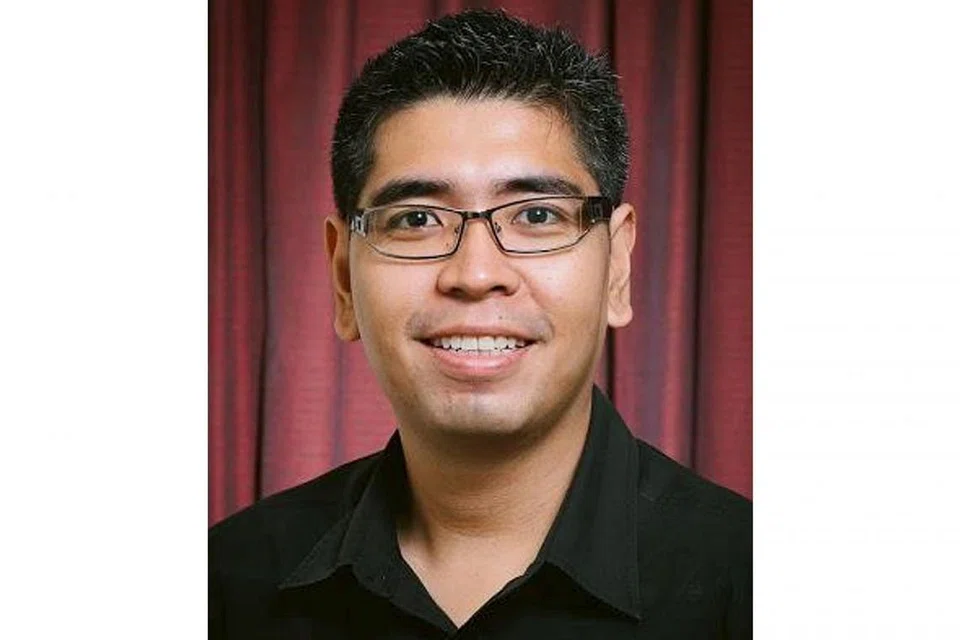 Mohammad Sophian Mohammad Yazid atau nama pena Sirna Azali dan Sirna Kalam Maya dilahirkan pada 17 April 1981 di Telok Blangah.