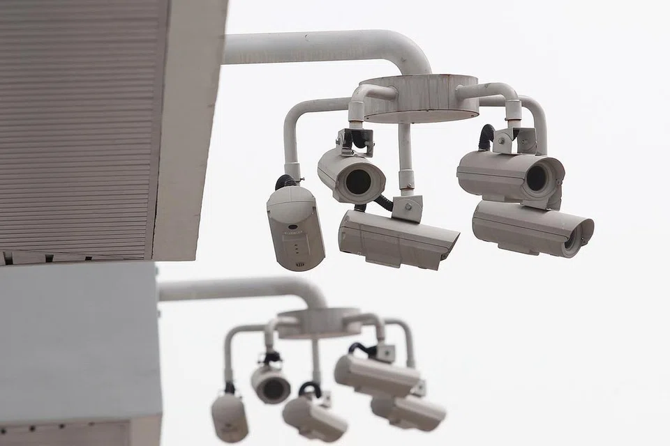 MANFAAT TEKNOLOGI: Pemerintah akan memanfaatkan teknologi seperti CCTV demi melindungi negara daripada pelbagai ancaman. - Foto fail