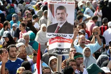 Penyokong Ikhwanul Muslimin berhimpun untuk membantah penggulingan mantan Presiden Mesir Mohammed Morsi di Kahirah pada 23 Ogos 2013.  Morsi.