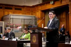 Duta Besar Singapura bagi Undang-undang Antarabangsa, Cik Rena Lee berucap di Mahkamah Keadilan Antarabangsa (ICJ) di The Hague pada 11 Disember.