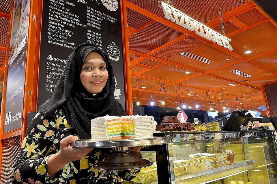 LAHIR KEYAKINAN: Cik Noraiza memilih JCube untuk membuka perniagaan Riz Delights kerana yakin akan potensi pembangunan di kawasan sekeliling Jurong Gateway.