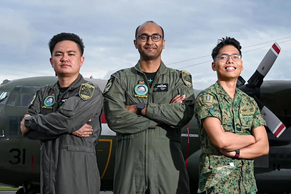 Pegawai Waran Ketiga (3WO) Keith Ho Kee Hao (dari kiri), Leftenan-Kolonel (LTC) C Teeneshwaran, dan Sarjan Pertama (1SG) Muhammad Faisal Sharudin. 