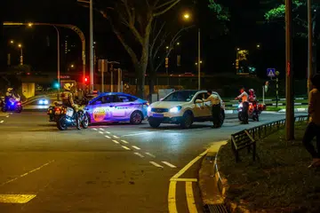 Kereta yang ditahan polis trafik.