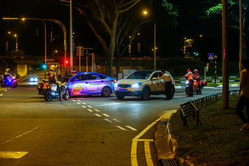Kereta yang ditahan polis trafik.