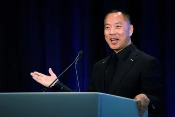 Guo Wengui, hartawan dari China yang terkait dalam Fica, dalam sidang akhbar bersama Steve Bannon, ketua strategi Amerika, di New York pada 20 November, 2018. 