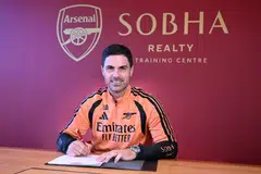 Pengurus Arsenal, Mikel Arteta, menandatangani kontrak baharu bersama juara Liga Perdana England (EPL) itu sehingga 2030. Kontraknya sebelum ini tamat pada musim ini.