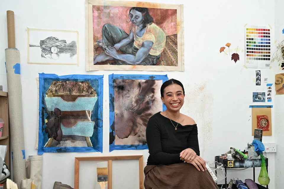 Cik Aisha Rosli, 27 tahun, merupakan antara pelukis yang diwakili oleh Cuturi Gallery di 61 Aliwal Street.