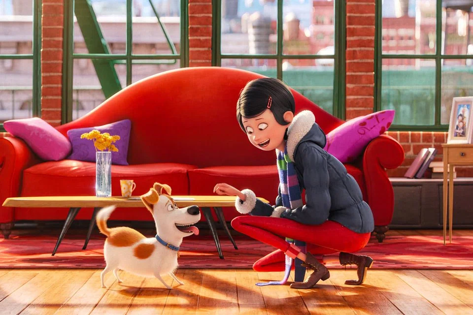 NASIB HAIWAN PELIHARAAN: Anjing terrier bernama Max, yang sudah biasa dimanjakan oleh tuannya, Katie, tergugat dengan kehadiran anjing kacukan selekeh, Duke.