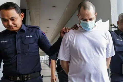 Lelaki warga Israel, Avitan Shalom, dijatuhi hukuman penjara maksimum tujuh tahun oleh Mahkamah Sesyen Kajang, Selangor, selepas mengaku bersalah atas dua tuduhan memiliki 200 butir peluru dan enam senjata api, pada 2024.