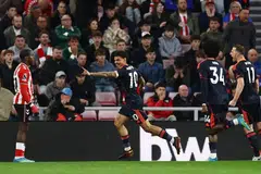 Pemain Nottingham Forest, Morgan Gibbs-White (tengah) meraikan jaringan ketika aksi Liga Perdana England  menentang Sunderland di Stadium.