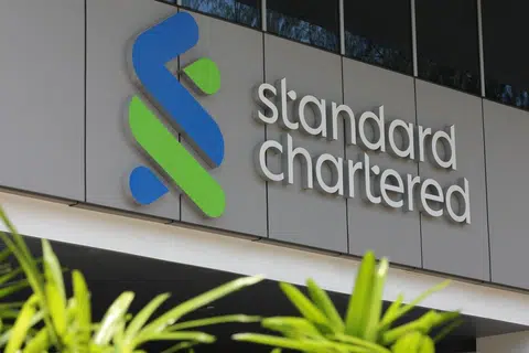 Standard Chartered, pemberhentian kerja, AI