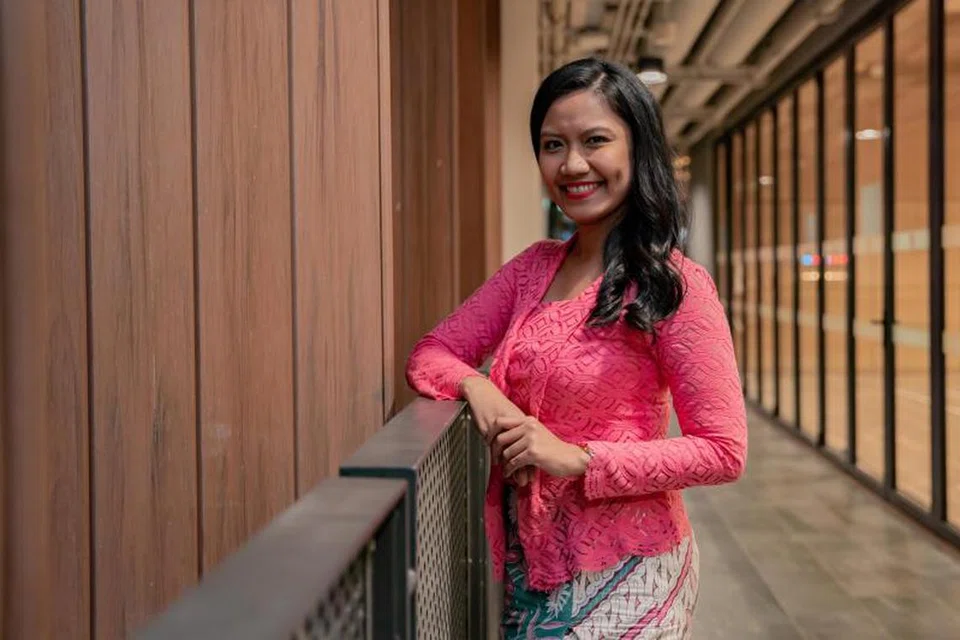 PUPUK MINAT MEMBACA: Penyiar televisyen, Cik Nursha Ismail, yang mempunyai pengalaman 15 tahun dalam dunia penyiaran, ingin memupuk minat membaca dalam kalangan generasi muda.