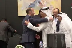 Perdana Menteri dan Menteri Luar Qatar, Sheikh Mohammed bin Abdulrahman al-Thani (dua dari kiri), bersama anggota delegasi mewakili Hamas, Mesir, Turkey dan Qatar yang menghadiri mesyuarat menjelang pengumuman perjanjian gencatan senjata Gaza di Sharm El-Sheikh, Mesir, pada 8 Oktober 2025. Imej diambil daripada rakaman video yang disiarkan oleh Al-Qahera News dan diperolehi agensi berita, Reuters.