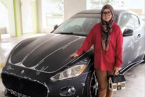 Cik Nabihah Durrani Ab. Malik telah melukis ‘komik’ dengan kereta Maserati sebagai ‘kanvas’.