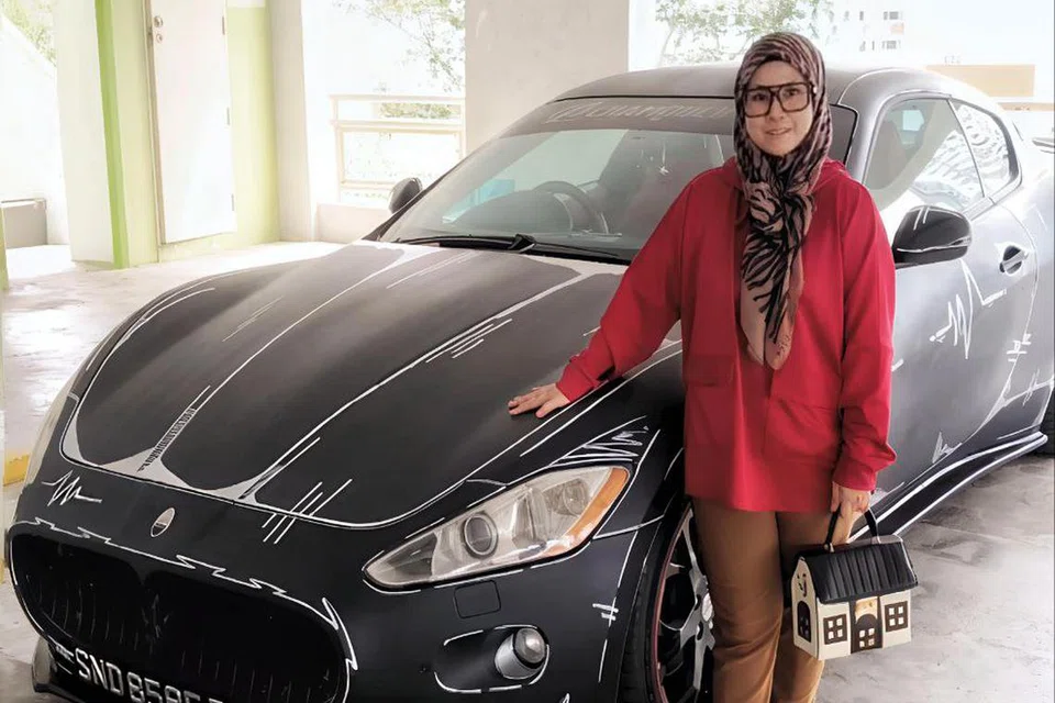 Cik Nabihah Durrani Ab. Malik telah melukis ‘komik’ dengan kereta Maserati sebagai ‘kanvas’.