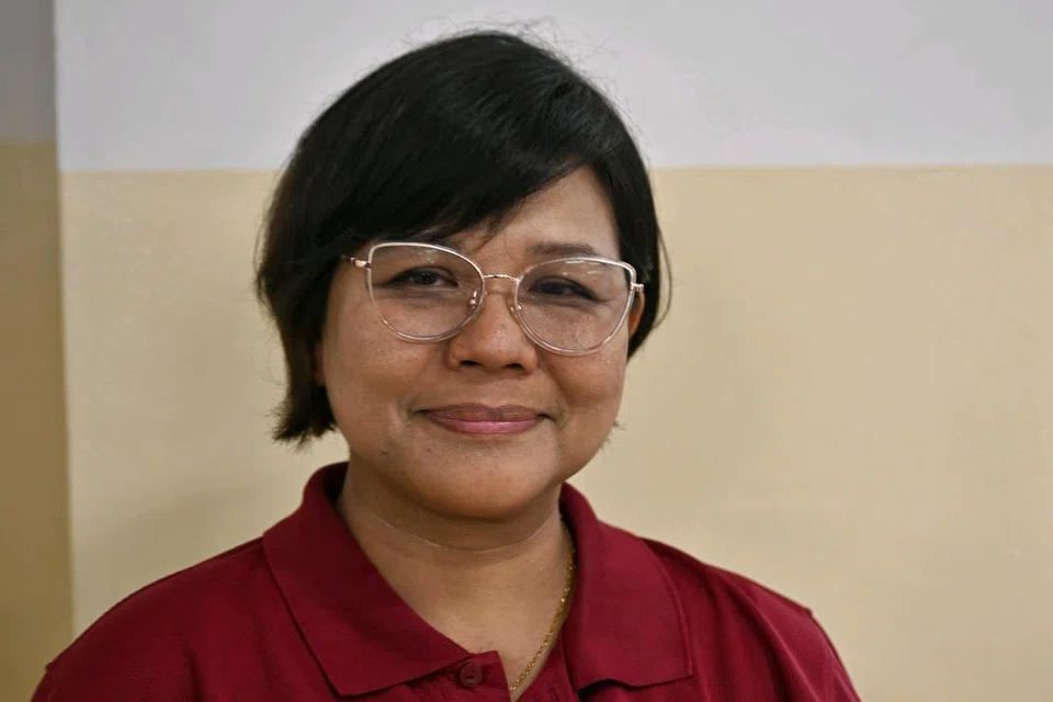 Anggota Perikatan Rakyat bagi Pembaharuan (PAR), Cik Sarina Abu Hassan, menyampaikan ucapan siaran politik dalam Bahasa Melayu di saluran Suria pada 25 April 2025.