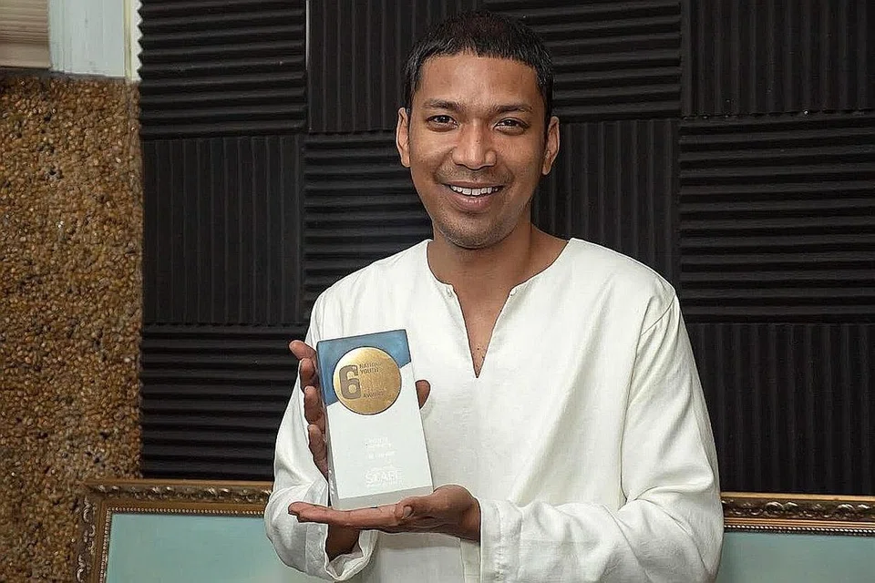 KESYUKURAN MELIMPAH-RUAH: Pelakon Aric Hidir Amin tidak pernah memandang rendah malah sering merebut peluang menjayakan filem terbitan belia seperti 'What May Be' yang membawa kepada Anugerah Pelakon Lelaki Terbaik, Anugerah Filem Belia Kebangsaan 2020 buatnya. - Foto ZUL SALLEH