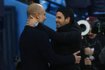 SERUPA TAPI TAK SAMA: Pep Guardiola (kiri) dan Mikel Arteta sebelum satu perlawanan EPL antara Manchester City dengan Arsenal.