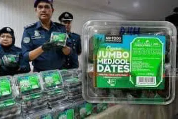 Di sebalik kempen boikot produk Israel susulan konflik perang Palestin-Israel sejak 7 Oktober lalu, rakyat Malaysia khususnya yang beragama Islam dikejutkan dengan penjualan kurma dipercayai dari Israel di pasaran tempatan.