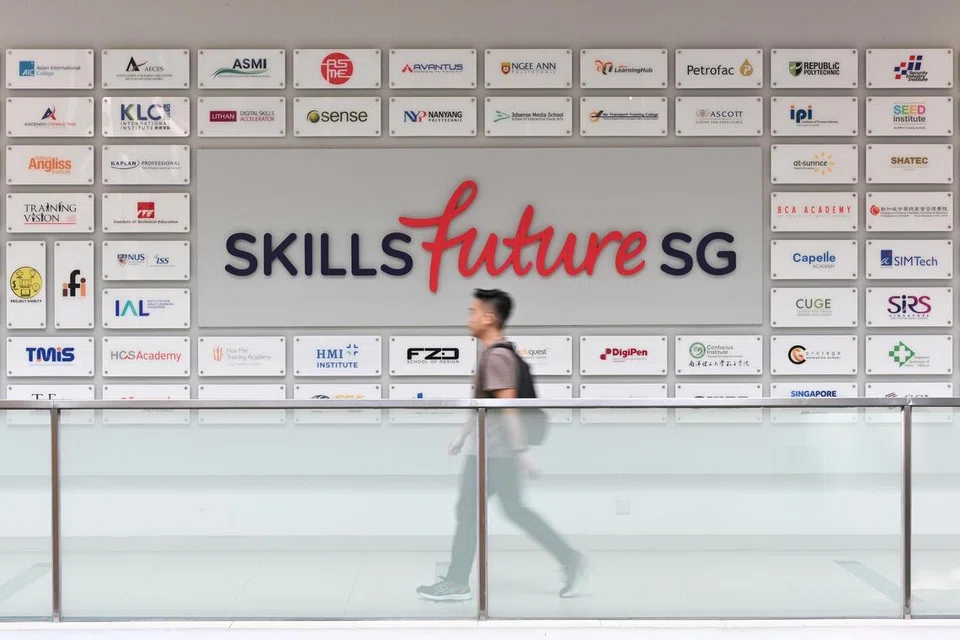 Hingga akhir Julai 2025, lebih 3,200 warga Singapura telah memohon Elaun Latihan Pertengahan Kerjaya SkillsFuture, dengan lebih $30 juta telah disalurkan sejak program itu bermula pada 1 Mei.