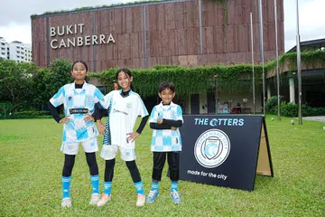 Tiga adik-beradik - (dari kiri) Safira Qailisya Mohammad Nizar, 13 tahun; Safura Qairiya Mohammad Nizar, 12 tahun, dan Muhammad Na’imullah Mohammad Nizar, 10 tahun, mendapat latihan tersusun sejak menyertai Kelab Bola Sepak Sembawang City. 