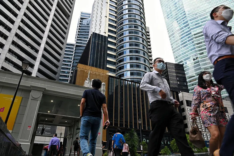 TRANSFORMASI SEKTOR KEWANGAN SINGAPURA: Usul yang diumumkan semalam bertujuan membantu industri kewangan negara ini melangkah ke hadapan, dan melatih tenaga kerja yang dapat memanfaatkan peluang yang ada pada masa hadapan. - Foto fail