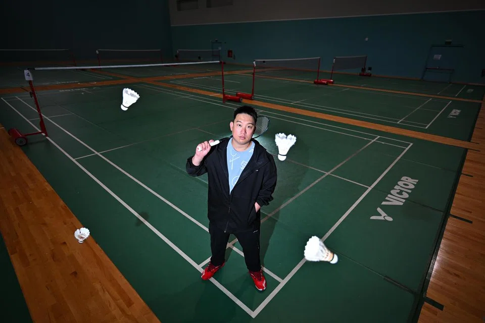 Pada Oktober 2024, Persatuan Badminton Singapura (SBA) mengatakan bahawa mereka akan memindahkan ketua jurulatih perseorangan negara, Kelvin Ho, ke skuad latihan kebangsaan untuk membangunkan generasi pemain akan datang.