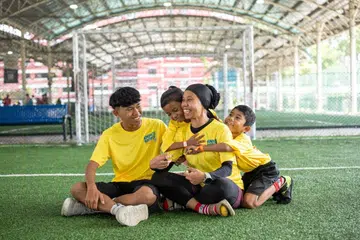 Cik Nurarzlin Ariffin, menghadiri acara kempen tahunan bagi sokongan pengangkutan sekolah, ‘Kindness Warrior: Rally for School Transport’, di KickOff@Kovan pada 4 Julai, bersama tiga daripada lima anaknya (dari kiri) Elfi Ardrian Edil Soffian, Elfira Ardrina Edil Soffian dan Eldry Arzhrain Edil Soffian.