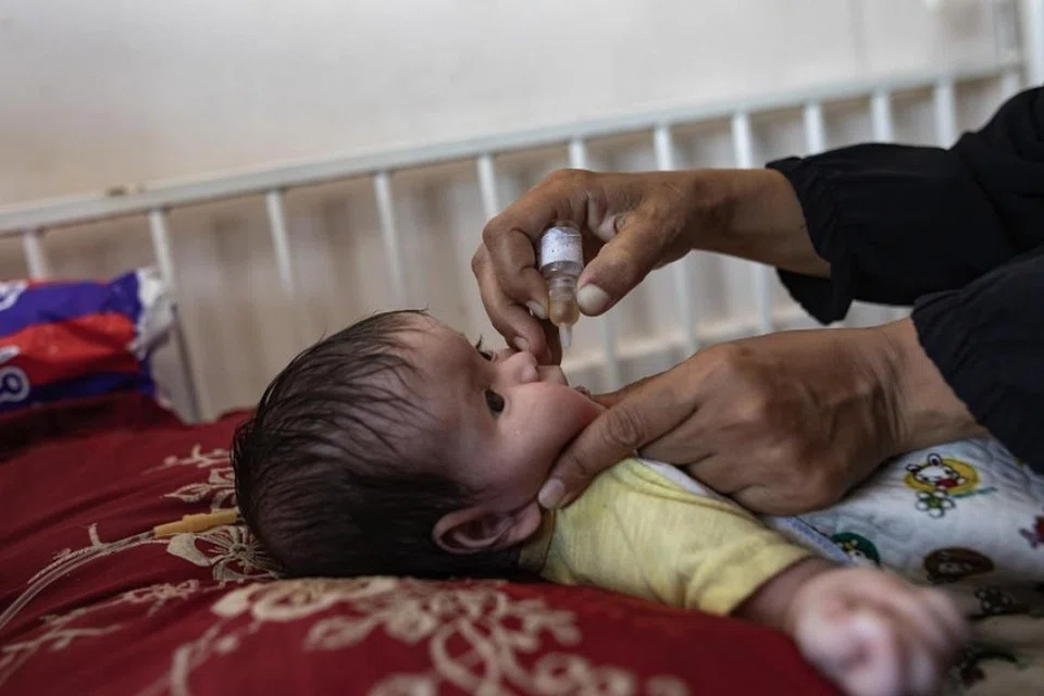 Kanak-kanak di Gaza mula menerima vaksin bagi melindungi mereka daripada jangkitan polio, selepas Israel dan Hamas bersetuju mengadakan “gencatan atas tujuan kemanusiaan”. Langkah itu diambil selepas Gaza mencatatkan kes polio pertamanya dalam 25 tahun pada Ogos. 