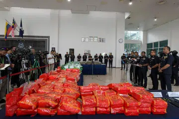 Polis Malaysia menunjukkan dadah jenis syabu dan ketamin seberat 439.7 kilogram bernilai lebih RM17 juta dalam serbuan di sebuah rumah teres di Sri Hartamas, Kuala Lumpur, pada 29 Julai.