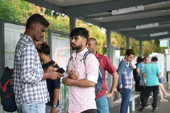 Pekerja daripada KPA Engineering pergi ke Pusat Perkhidmatan Kementerian Tenaga Manusia (MOM) di Bendemeer Road untuk mendapatkan bantuan pada 22 Jun.