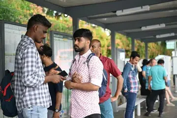 Pekerja daripada KPA Engineering pergi ke Pusat Perkhidmatan Kementerian Tenaga Manusia (MOM) di Bendemeer Road untuk mendapatkan bantuan pada 22 Jun.