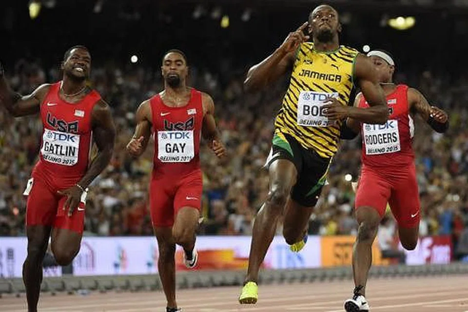 BURU REKOD 200M: Bolt (singlet kuning) bukan sahaja inginkan pingat emas acara 100m dan 200m di Sukan Olimpik Rio, malah mendamba mencipta rekod dunia bagi acara 200m. - Foto AFP